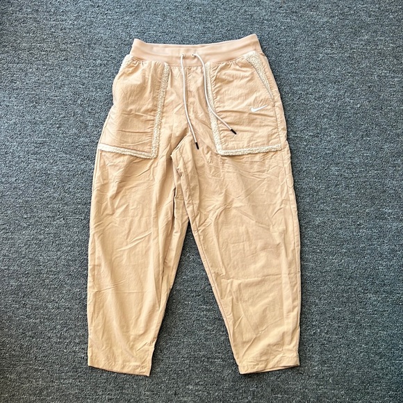 Medium Nike Essential Womens High Rise Curve Pants Shearling Pockets - Picture 1 of 7